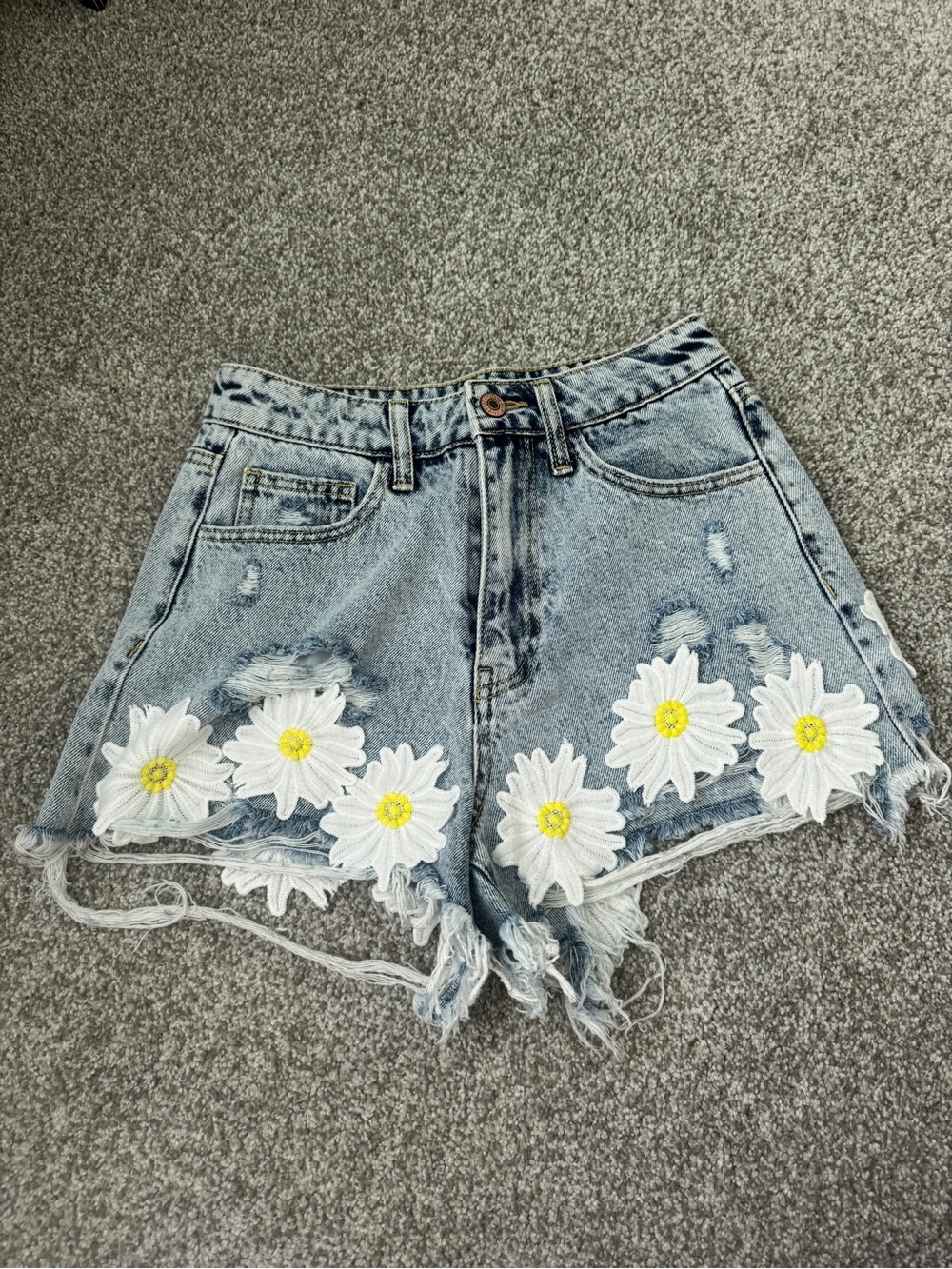Forever 21 Daisy Appliqué Denim Shorts - Light Blue